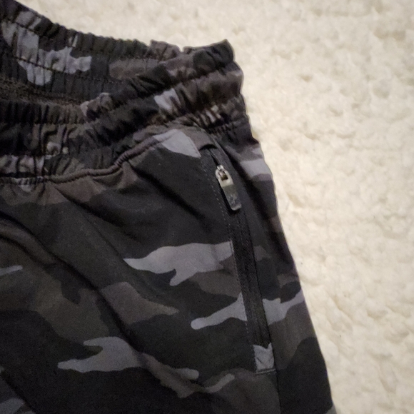 ATHLETA GIRL CAMO ATHLETIC SHORTS Girl's Sz XXL 16 - Picture 7 of 8